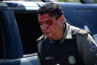 <p>Oito policiais ficaram feridos durante confronto com manifestantes em Fortaleza</p>