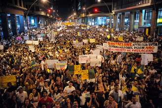 <p>Milhares foram às ruas de diversas cidades do Brasil nos protestos de 2013</p>