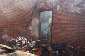 Residência do município de Casa Branca foi consumida pelas chamas na manhã desta segunda-feira