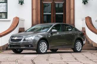 <p>Chevrolet Cruze 2014; montadora oferece "desconto de funcionário" a clientes até o fim de maio </p>