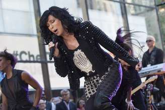 Cantora Cher canta durante apresentação em Nova York. Poucos artistas conseguem manter uma carreira ativa ao longo de cinco décadas, mas a diva pop Cher garante que seu novo álbum representa o "melhor esforço até hoje". 23/09/2013.