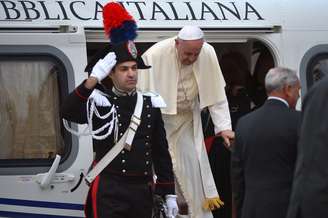 Papa desembarcou em Assis em um helicóptero 