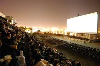 O evento terá clássicos como 'Curtindo a Vida Adoidado' e estreia de 'Carrie - A Estranha'