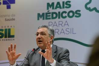 Segundo Padilha, objetivo do Ministério da Saúde é atingir a meta do Programa Mais Médicos de oferecer vagas de residência para todos os graduados em Medicina até 2018