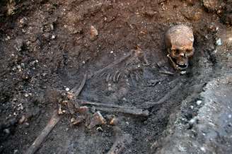 Ricardo III encontrado em sítio de escavação em igreja de Leicester, em 2012
