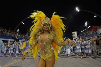 <p>Milena usou uma fantasia comportada no desfile da Águia de Ouro, em São Paulo</p>