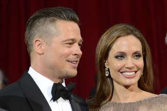 Brad Pitt e Angelina Jolie durante premiação
