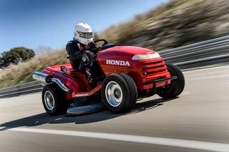 Honda Mean Mower bate o recorde mundial de velocidade para um cortador de grama