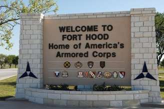 Principal entrada de Fort Hood, onde tiroteio aconteceu nesta quarta-feira matando uma pessoa e ferindo, pelo menos, 15