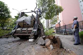 O veículo atingiu as árvores na região do Itaim Bibi
