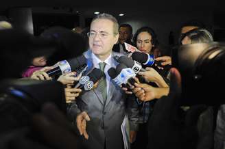 Presidente do Senado fala com a imprensa sobre as CPIs