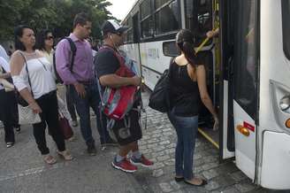 Ônibus voltaram a circular nesta sexta-feira no Rio de Janeiro depois da paralisação de 24 horas de parte de cobradores e motoristas