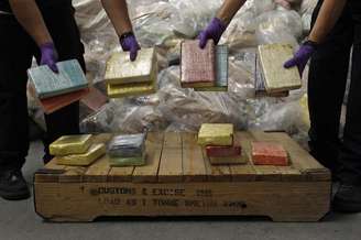 <p>Imagem mostra a maior apreensão de cocaína já feita na Grã-Bretanha, em 2011</p>