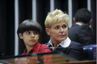 <p>Xuxa participou da sessão que aprovou a lei com neto de Renan Calheiros</p>