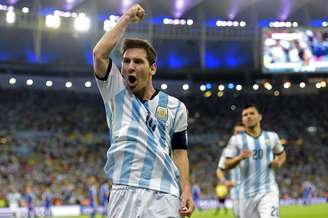 Messi comemora ao marcar o segundo gol argentino na partida contra a Bósnia