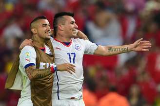 Vidal e Medel ficaram de fora do treino aberto do Chile nesta sexta