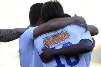 <p>Líder do Campeonato Brasileiro, o Cruzeiro venceu o Palmeiras, neste domingo, por 2 a 1</p>