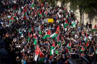 <p>Manifestantes protestam contra os ataques israelenses à Gaza, em Nazaré, em 24 de julho</p>