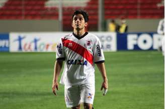 O titular Lucas Otávio é um dos três reforços vindos das categorias de base do Santos