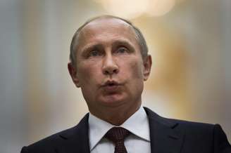 <p>O presidente russo, Vladmir Putin, fala com a imprensa sobre sua conversa com o colega ucraniano, Petro Poroshenko, en Minsk, Bielorrúsia, em 27 de agosto</p>