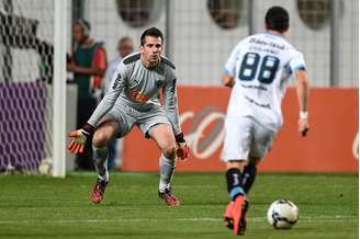 <p>Giuliano perdeu gol frente a frente com Victor</p>
