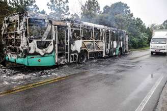 <p>Um ônibus da empresa Insular foi incendiado em Tapera por volta das 7:30 da manhã desta terça-feira, 30 de setembro</p>