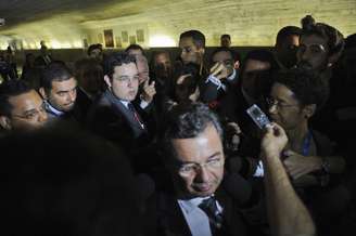 Deputado Rubens Bueno interrompe entrevista do presidente da CPI, Vital do Rêgo, protestando aos gritos