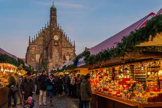 O Mercado de Nuremberg é um dos maiores da Alemanha, com 200 estandes de madeira
