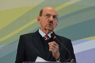 O ministro da Controladoria-Geral da União (CGU), Jorge Hage, fala durante evento em Brasília nesta segunda-feira. 08/12/2014