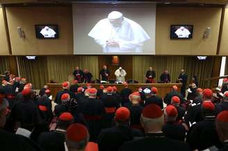 <p>Papa Francisco em evento com cardeais no Vaticano, em 12 de fevereiro</p>