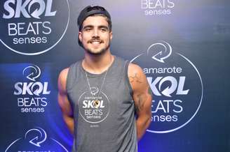 Caio Castro curte camarote em Salvador