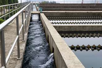 Adoção de práticas que reduzem o gasto de água na indústria também ajuda a atenuar os danos da crise hídrica