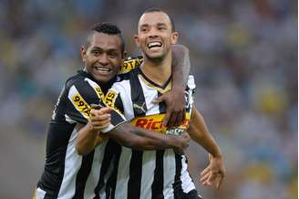 <p>Roger Carvalho empatou para o Botafogo no segundo tempo</p>