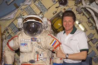  Astronauta russo bate recorde de permanência no espaço