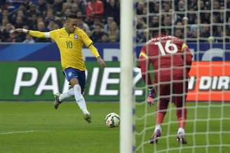 Neymar brilhou em março de 2015 no amistoso contra a França: Brasil 3 a 1