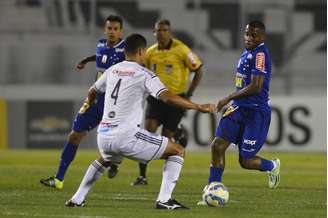 O árbitro Emerson Sobral teve atuação contestada na partida Ponte Preta 1 x 2 Cruzeiro e acabou afastado pelo comitê de arbitragem da CBF
