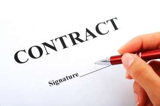 Os contratos devem ser escritos com cláusulas simples e de fácil compreensão