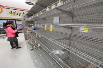 População corre aos supermercados para se abastecer antes da chegada da neve