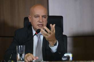 Ministro do Planejamento Valdir Simão afirma que corte será menor em 2016