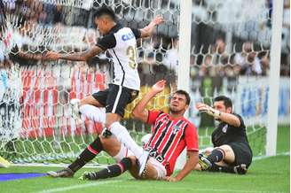 Lucão entregou de graça o primeiro gol ao Corinthians
