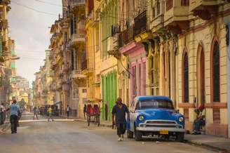 Andar pelas ruas da capital Havana parece uma volta ao passado