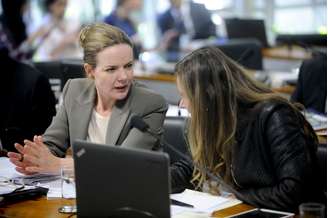 Senadoras Gleisi Hoffmann (PT-PR) e Vanessa Grazziotin (PCdoB-AM).