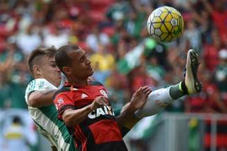 
                        
                        
                    Na última visita à Brasília, Fla perdeu para o Palmeiras em duelo marcado pelas confusões nas arquibancadas (Foto: Andre Borges/Lancepress!)