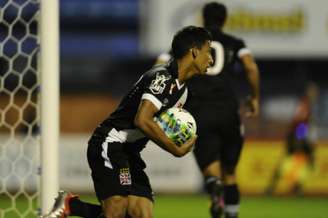 
                        
                        
                    Caio Monteiro fez o gol do Vasco (Foto: Eduardo Valente/Lancepress!)