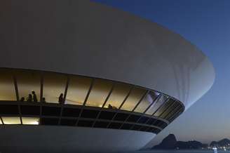 Museu de Arte Contemporânea (MAC) de Niterói, no prédio projetado por Oscar Niemeyer