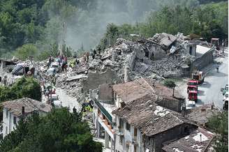 Imagem mostra destruição em Pescara del Tronto após terremoto de magnitude 6,2