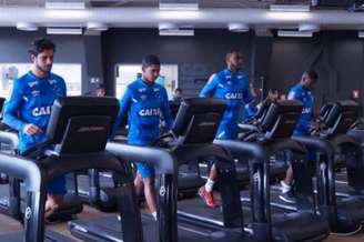 Os jogadores que não entraram em campo contra o Grêmio ou entraram no decorrer do jogo, treinaram na academia (Foto: Divulgação/Cruzeiro)