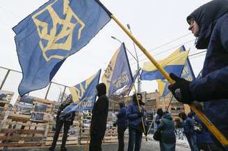 Grupos nacionalistas ucranianos protestam contra eleições russas
