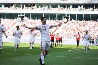 Lewandowski marcou o segundo gol da partida (Foto: Reprodução / Twitter)