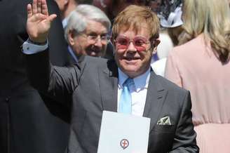 Elton John foi ao casamento real com seu marido